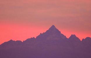 Monviso Berg bei Sonnenuntergang foto