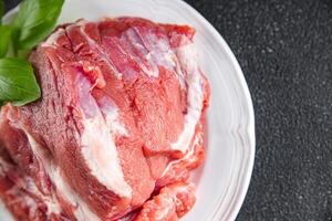 roh Fleisch Schweinefleisch frisch Fruchtfleisch Essen lecker Essen Kochen Vorspeise Mahlzeit Essen Snack auf das Tabelle Kopieren Raum Essen Hintergrund rustikal foto