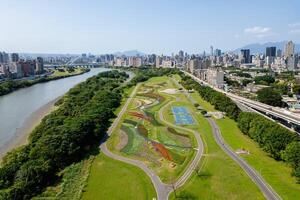 Landschaft von Hakka kulturell Park und ausweiden Flussufer Park im Taipeh Stadt, Taiwan foto