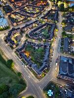 Antenne Nacht Aussicht von beleuchtet zentral Manchester Stadt und Innenstadt Gebäude, England vereinigt Königreich. kann 4., 2024 foto