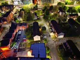 Antenne Nacht Aussicht von beleuchtet zentral Manchester Stadt und Innenstadt Gebäude, England vereinigt Königreich. kann 4., 2024 foto