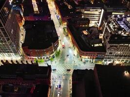 Antenne Nacht Aussicht von beleuchtet zentral Manchester Stadt und Innenstadt Gebäude, England vereinigt Königreich. kann 4., 2024 foto