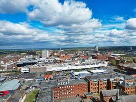 hoch Winkel Aussicht von Wolverhampton Stadt von Metropolitan- Bezirk im das Westen Mittelland, England, vereinigt Königreich. kann 4., 2024 foto