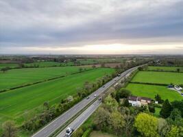 hoch Winkel Aussicht von britisch Landschaft Landschaft in der Nähe von Rugby Stadt von England vereinigt Königreich. April 8., 2024 foto