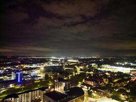 Nacht Antenne Aussicht von beleuchtet historisch zentral bedford Stadt von England Vereinigtes Königreich. April 5., 2024 foto