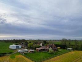 Antenne Aussicht von die meisten schön Landschaft Dorf in der Nähe von Rugby Stadt von England Vereinigtes Königreich. April 8., 2024 foto