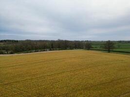 Antenne Aussicht von die meisten schön Landschaft Dorf in der Nähe von Rugby Stadt von England Vereinigtes Königreich. April 8., 2024 foto