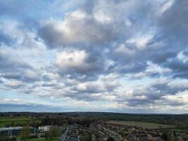 hoch Winkel Aussicht von Abonnieren Stadt, Dorf London, Uxbridge, England. vereinigt Königreich während Sonnenuntergang. April 3., 2024 foto