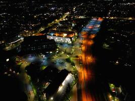 Antenne Nacht Aussicht von beleuchtet zentral aylesbury Stadt, Dorf von England vereinigt Königreich. April 1, 2024 foto