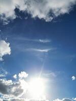 schön Himmel mit dramatisch Wolken Über Birmingham Stadt von England vereinigt Königreich, März 30., 2024 foto