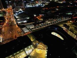 Antenne Nacht Aussicht von beleuchtet Stadt Center Gebäude von Birmingham zentral Stadt von England vereinigt Königreich. März 30., 2024 foto