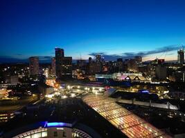 Antenne Nacht Aussicht von beleuchtet Stadt Center Gebäude von Birmingham zentral Stadt von England vereinigt Königreich. März 30., 2024 foto