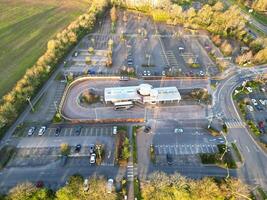 hoch Winkel Aussicht von Park und Reiten Bus Bahnhof beim Dornenhügel Oxfordshire England vereinigt Königreich während Sonnenaufgang. März 23., 2024 foto