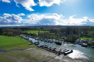 Antenne Aussicht von Fluss Themse beim zentral Oxford historisch Stadt von England Vereinigtes Königreich. März 23., 2024 foto