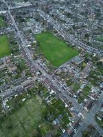 Antenne Aussicht von Wohn Nachlass beim Luton Stadt von England während Sonnenuntergang. vereinigt Königreich. März 17., 2024 foto