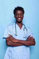 Porträt einer Krankenschwester in Uniform und Stethoskop foto