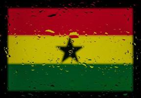 Wassertropfen auf Ghana Flagge Hintergrund. geringe Schärfentiefe. selektiver Fokus. getönt. foto