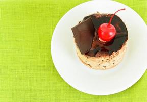 Cupcake mit Kirschen und Schokolade.