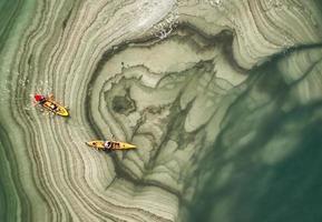 Kajakfahren auf dem Toten Meer foto