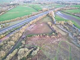 hoch Winkel Aussicht von britisch Straßen während Sonnenaufgang Morgen in der Nähe von Oxford Stadt, Oxfordshire, England vereinigt Königreich. März 23., 2024 foto