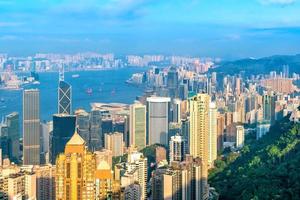 Skyline der Stadt Hongkong mit Blick auf den Hafen von Victoria