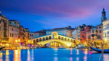 Rialtobrücke in Venedig, Italien foto