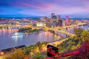 Blick auf die Innenstadt von Pittsburgh foto