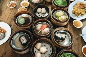 dim Summe, gedämpft gekocht Essen es ist ein Osten asiatisch Vorspeise. foto