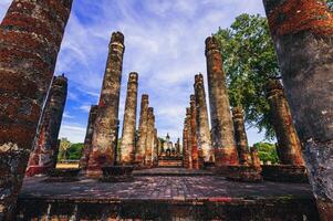 kulturell Sehenswürdigkeiten. das historisch Smaragd uralt Stadt ist ein uralt Zivilisation im Sukhothai Provinz im Thailand. foto