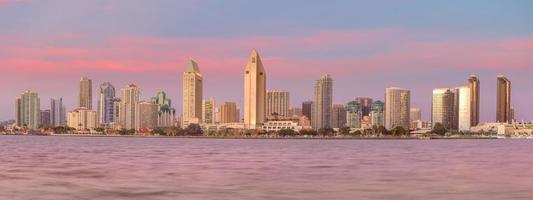 San Diego Skyline bei Sonnenuntergang foto