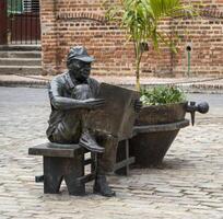 03.03.2024 - - Camagüey, Santa Lucia, Kuba - - Skulpturen beim Platz del Carmen, inspiriert durch das echt Personen. Reise foto