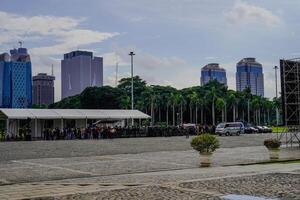 zentral Jakarta, Januar 30, 2024 - - schön Aussicht von Wolkenkratzer mit ein hell Nachmittag Himmel. foto