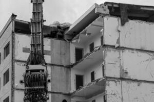Abriss von ein DDR Block von Wohnungen foto