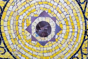 Nahansicht Aussicht von schön bunt dekorativ Mosaik Fliesen. abstrakt Hintergrund. foto