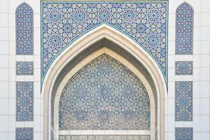 geometrisch traditionell islamisch Ornament. Fragment von ein Keramik Mosaik. foto