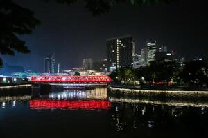 Singapur, 2024 - - bunt von clarke Kai im Innenstadt Singapur beim Nacht foto