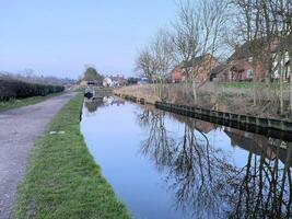 ein Aussicht von das Shropshire Union Kanal beim Whitchurch foto