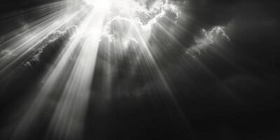 hell Strahlen von Licht brechen durch das Wolken foto