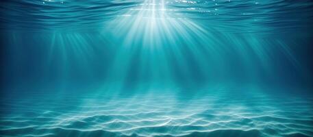 Strahlen von das Sonne unter Wasser Oberfläche Banner foto