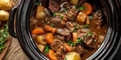 Fleisch mit Kartoffeln und Kräuter foto