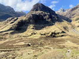 ein Aussicht von das Schottland Landschaft in der Nähe von das Glencoe Berge foto