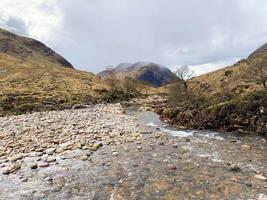 ein Aussicht von das Schottland Landschaft in der Nähe von das Glencoe Berge foto