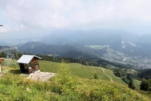 ein Aussicht von das österreichisch Landschaft beim st Gilgen foto