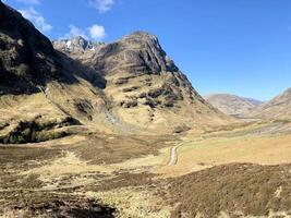 ein Aussicht von das Schottland Landschaft in der Nähe von das Glencoe Berge foto