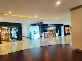 balikpapan Kalimantan Timur, Indonesien 23 April 2024. das Einkaufszentrum ist das größte Platz zum jemand zu Geschäft foto