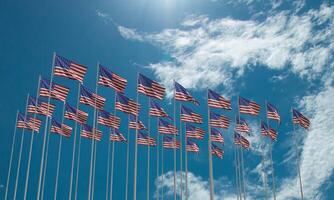 vereinigt angegeben Amerika uns USA Flagge winken Blau Himmel Hintergrund Hintergrund Kopieren Raum 4 .. her Juli Monat Feier Festival Stolz Denkmal Unabhängigkeit Freiheit traditionell Party Etikette Urlaub Streifen foto