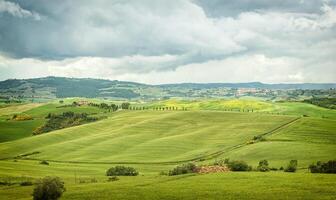 typische landschaft der toskanischen hügel in italien foto