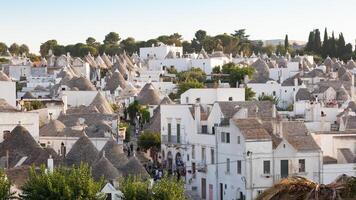 Trulli, das typisch alt Häuser im Alberobello. foto