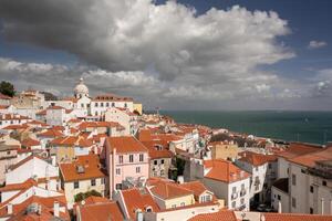 Antenne Aussicht von Alfama Lissabon Innenstadt Sommer- Tag foto