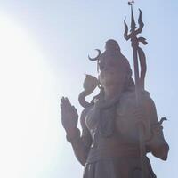 groß Statue von Herr Shiva in der Nähe von Delhi International Flughafen, Delhi, Indien, Herr shiv groß Statue berühren Himmel beim Main Autobahn Mahipalpur, Delhi foto